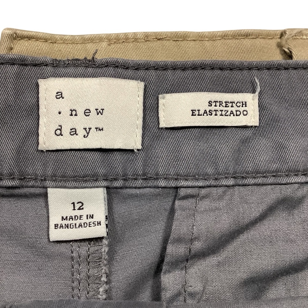 a new day Bundle of 2 Women's Tan and Gray Cargo Shorts WORN ONCE - Picture 13 of 16